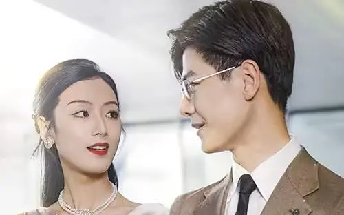 先婚后爱甜到齁！《闪婚后，被豪门老公霸道宠》：总裁的极致浪漫与灰姑娘的华丽蜕变